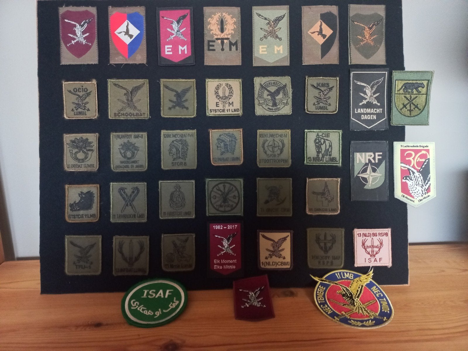 Grote verzameling patches Luchtmobiele Brigade (LMB), Verzenden, Landmacht, Nederland, Embleem of Badge