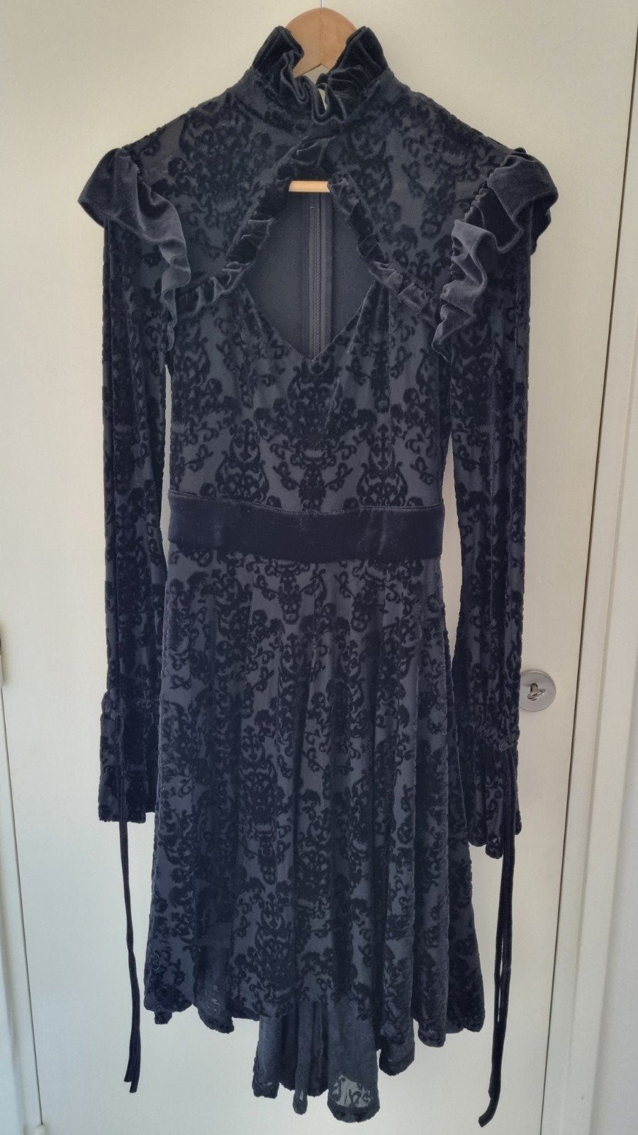Mooie Gothic jurk van Killstar, Kleding | Dames, Ophalen of Verzenden, Zo goed als nieuw, Zwart, Onder de knie