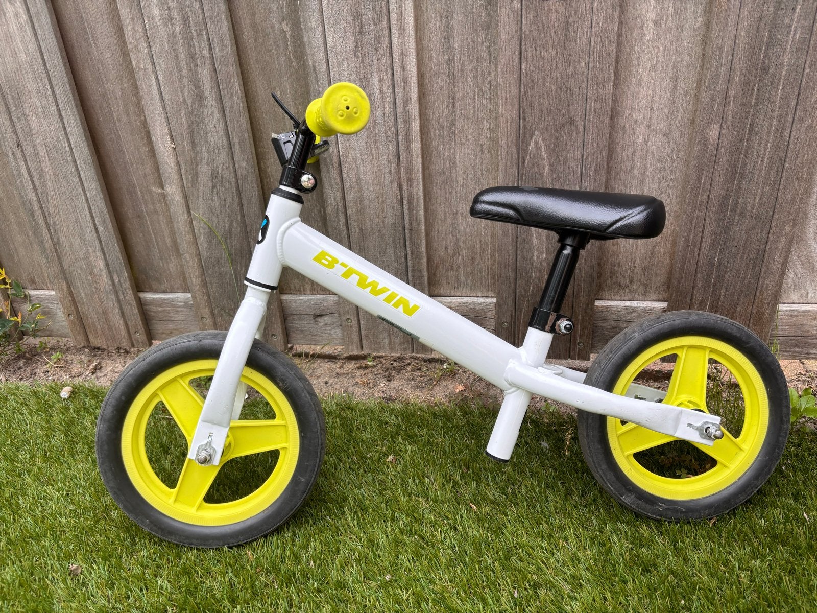 B'TWIN Loopfiets Geel/Wit - Perfect voor Balans, Ophalen, Gebruikt, Minder dan 16 inch