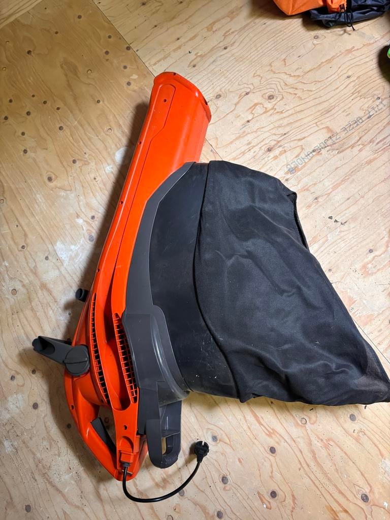 Flymo Gardenvac 2200W Turbo Bladblazer met Zuigfunctie, Tuin en Terras, Bladblazers, Ophalen, Gebruikt, Handgedragen, Met opvangzak