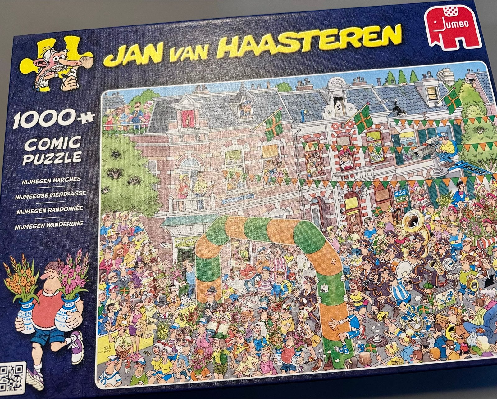 Jan van Haasteren Nijmeegse Vierdaagse 1000+ stukjes, Verzenden, 500 t/m 1500 stukjes, Zo goed als nieuw, Legpuzzel