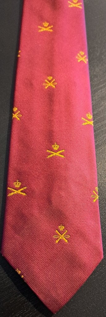 Koninklijke Landmacht Artillerie rood stropdas, Verzamelen, Militaria | Algemeen, Ophalen of Verzenden, Landmacht, Nederland, Kleding of Schoenen