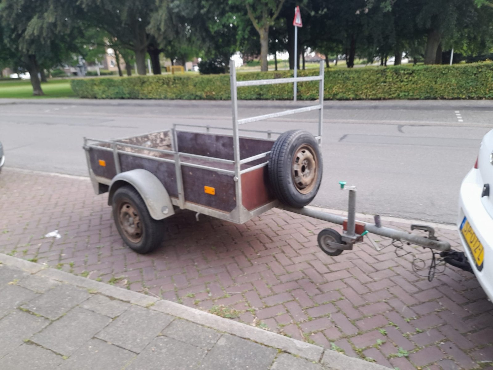 Aanhangwagen, Ophalen, Zo goed als nieuw