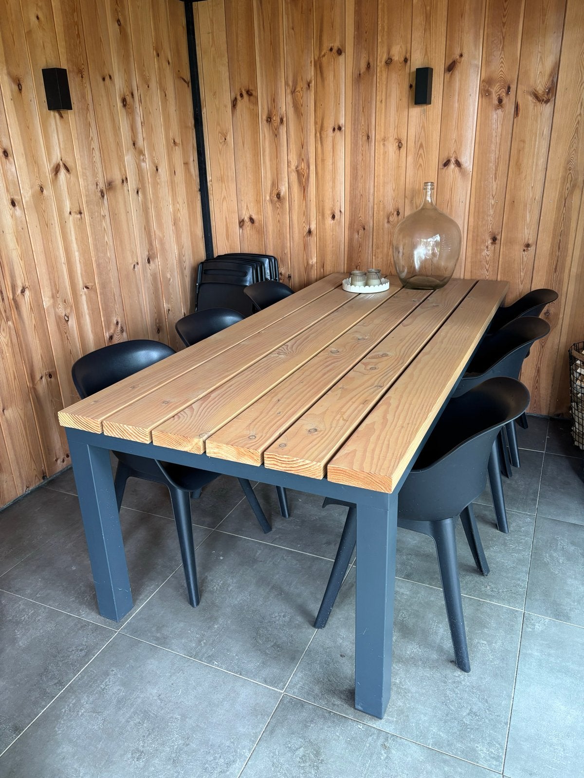 Robuuste houten tuintafel met metalen onderstel, Ophalen, Gebruikt, 100 tot 150 cm, 200 cm of meer