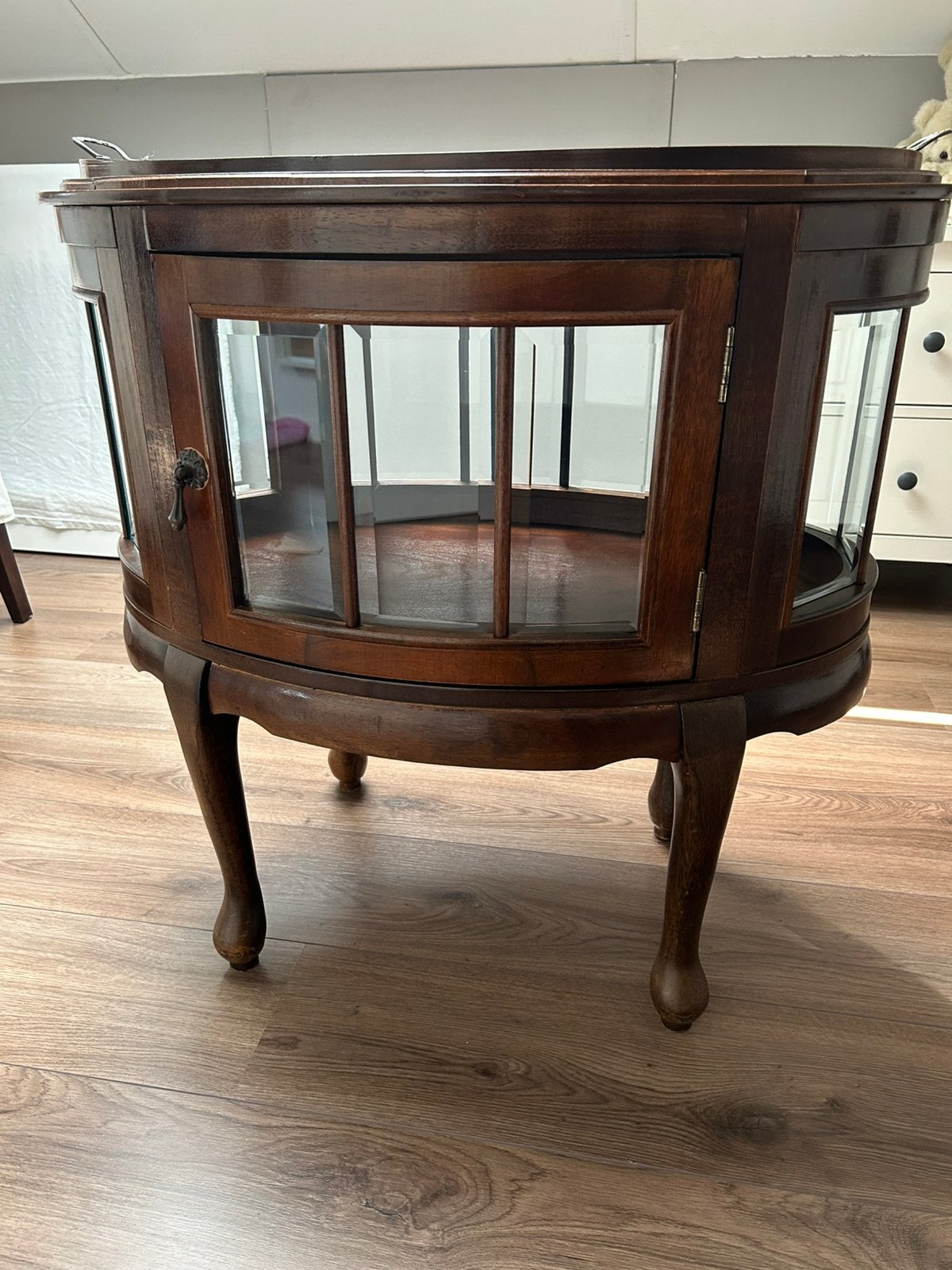 Houten theekasje izgs, Ophalen