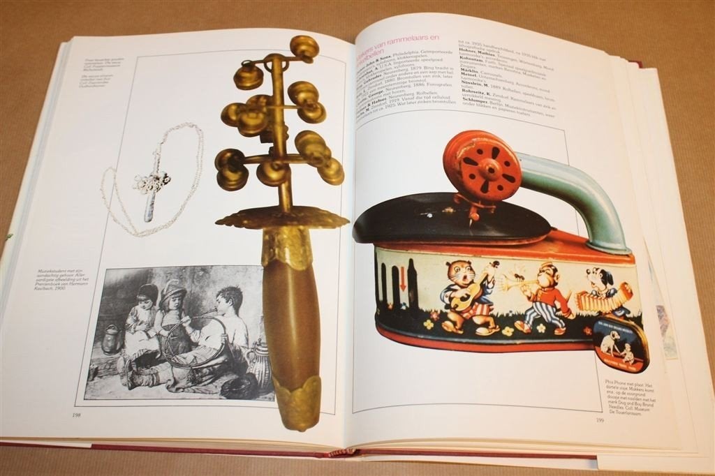 Speelgoed van alle tijden — Visuele geschiedenis 1980 Groot, Ophalen of Verzenden, Gelezen, Overige onderwerpen