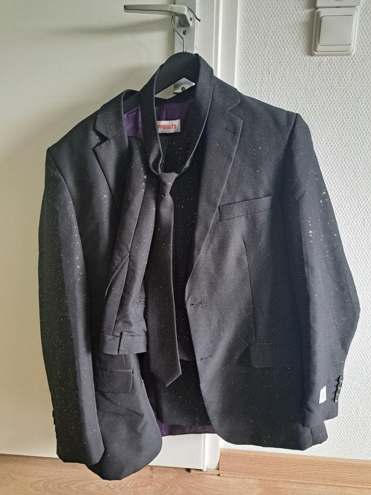Opposuits Glitzy Glitter - Jasje, Broek, Stropdas. UK42/EU52, Maat 52/54 (L), Ophalen of Verzenden, Zo goed als nieuw, Opposuits