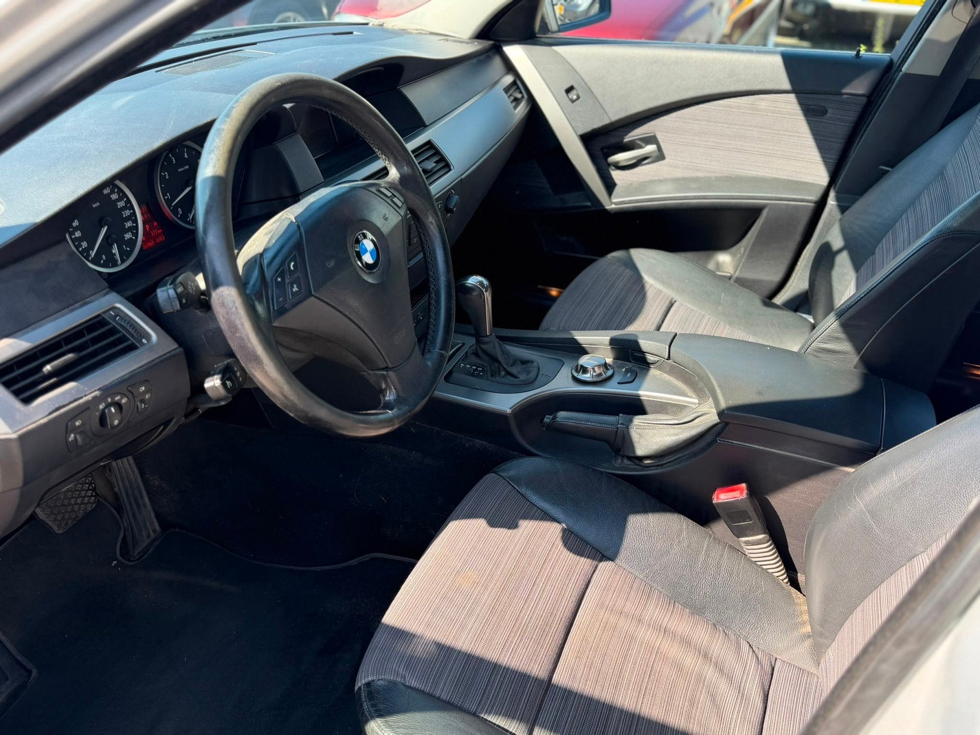 BMW 5-serie 530i Executive Sedan Automaat E60 Navi, Automaat, Achterwielaandrijving, Gebruikt, 2000 kg