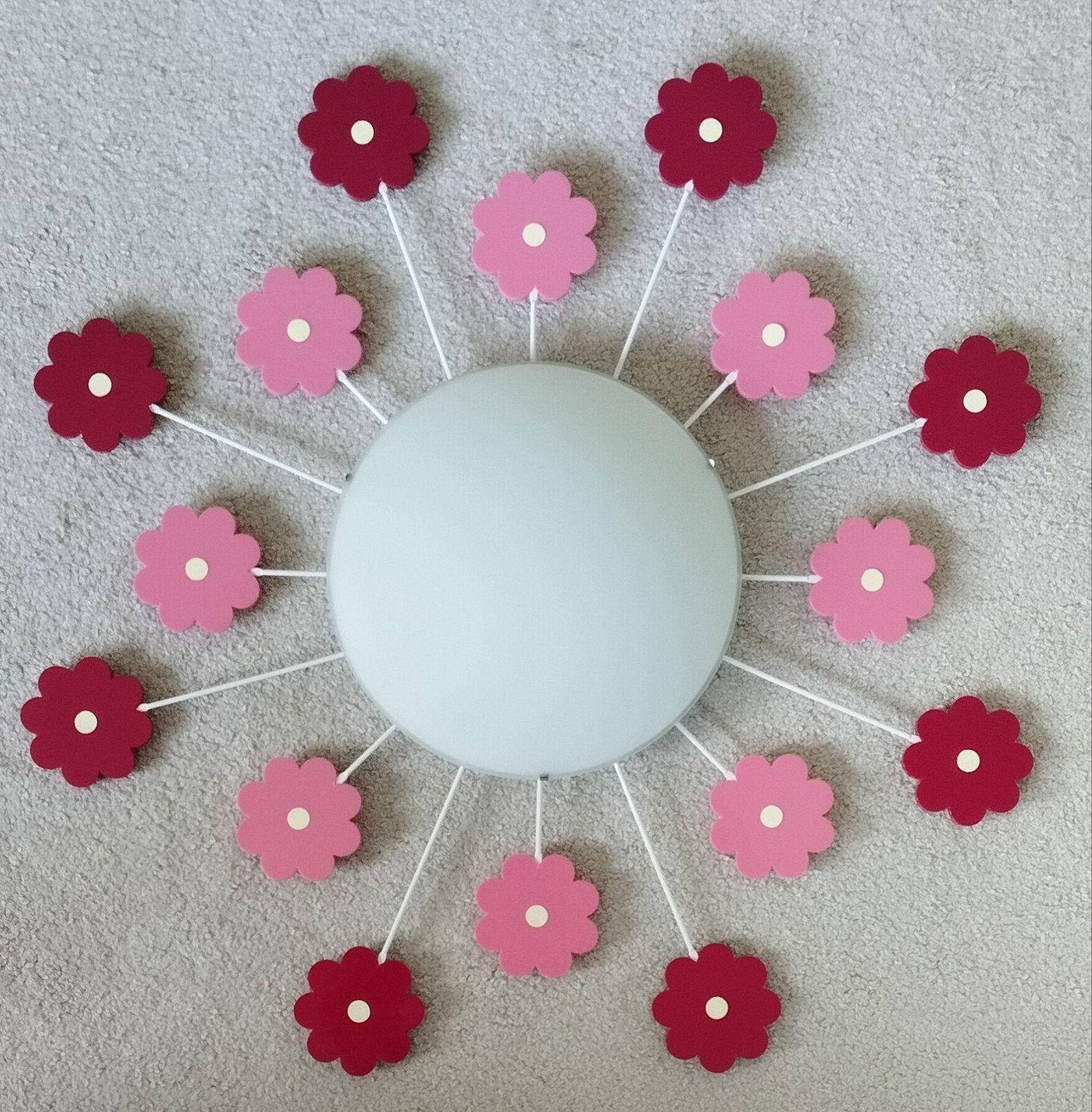 Leuke kinderlamp met lichtroze en donkerroze bloemen, Ophalen of Verzenden, Gebruikt, Kunststof, Meerkleurig