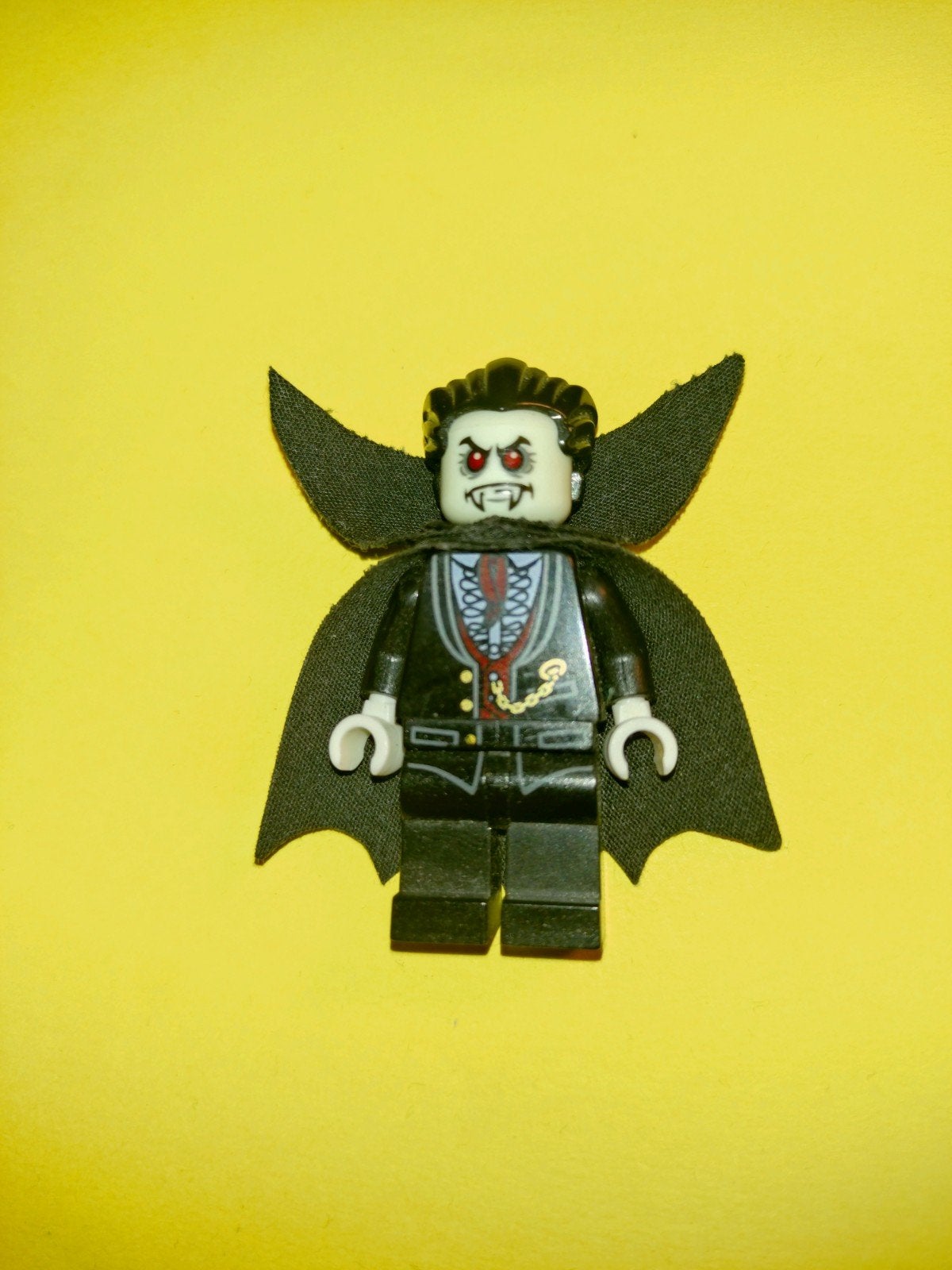LEGO MONSTER FIGHTERS LORD VAMPYRE WITH CAPE FIGUUR/POPPETJE, Overige thema's, Lego, Ophalen of Verzenden, Zo goed als nieuw