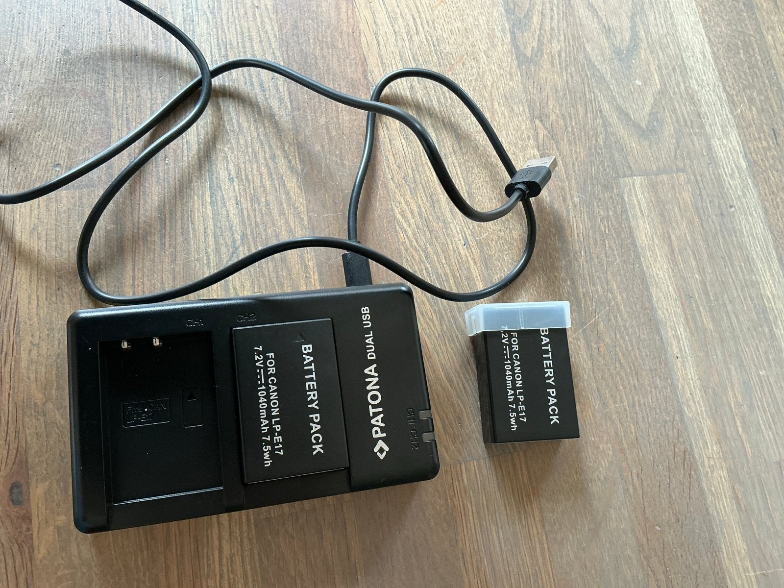 Patona USB lader met 2 Canon LP-E17 batterijen, Ophalen of Verzenden, Zo goed als nieuw, Oplaadbaar
