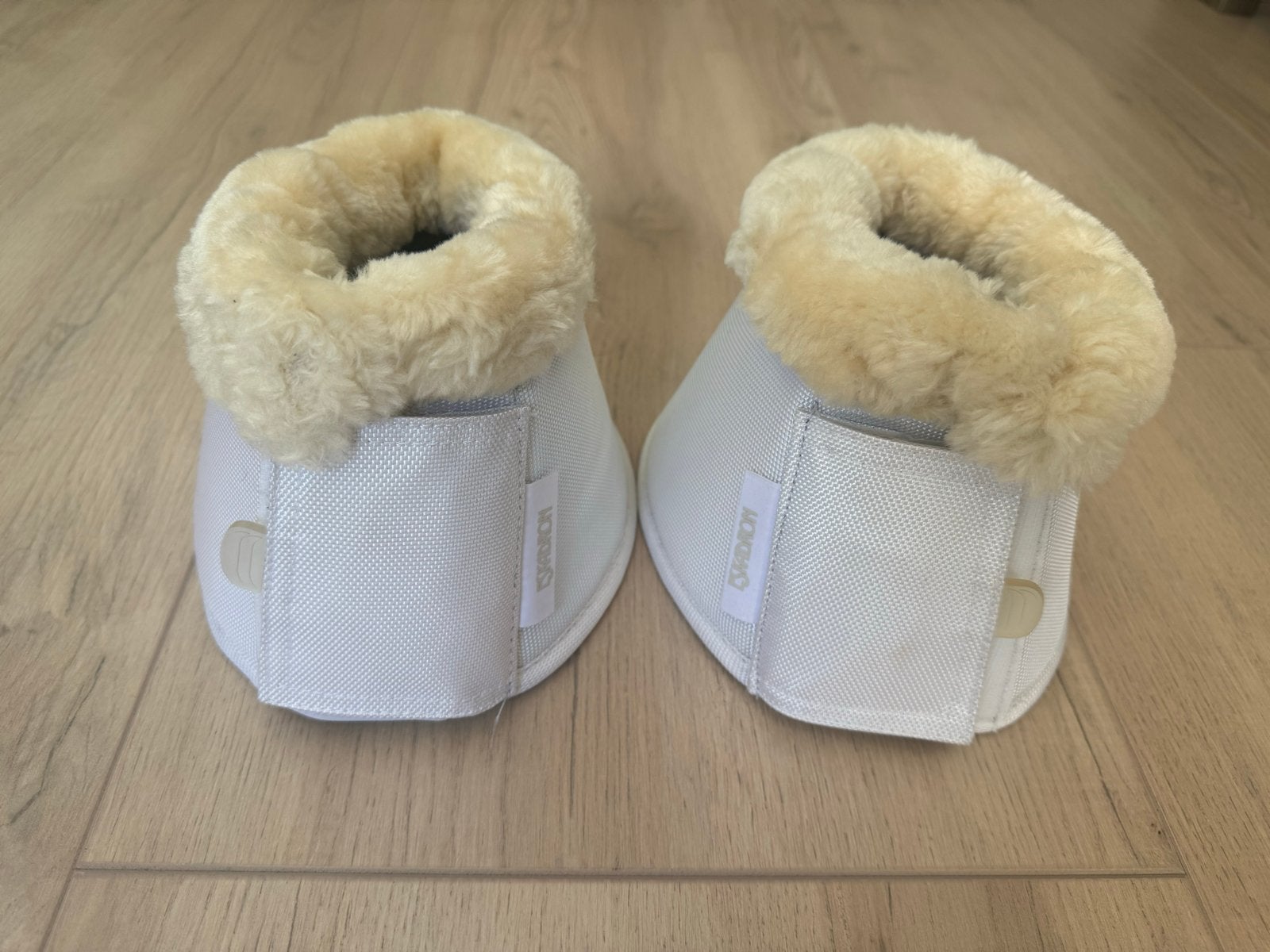 Eskadron Springschoenen wit met bont - Nieuw!, Ophalen of Verzenden, Nieuw, Dressuur