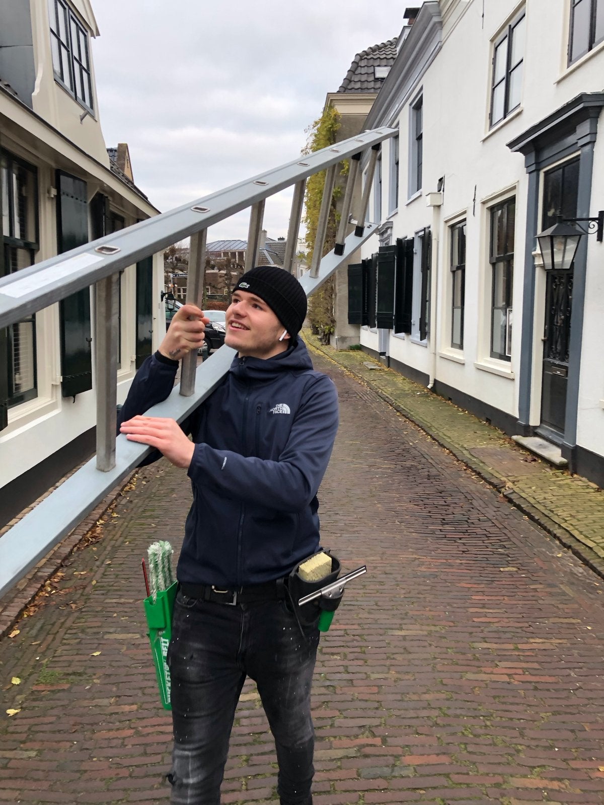 Glazenwasser gezocht, Diensten en Vakmensen, Schoonmakers en Glazenwassers, Glazenwassen buiten