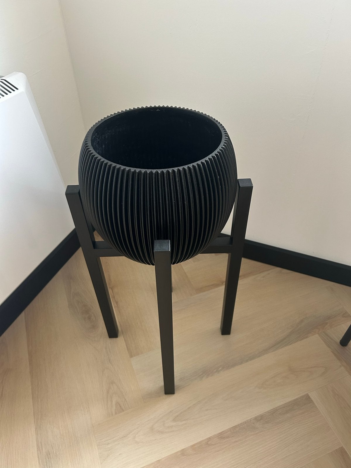 Capi Europe Groove bloempot met Mica plantenstandaard, Tuin en Terras, Bloempotten, 25 tot 40 cm, Kunststof, Rond, Binnen