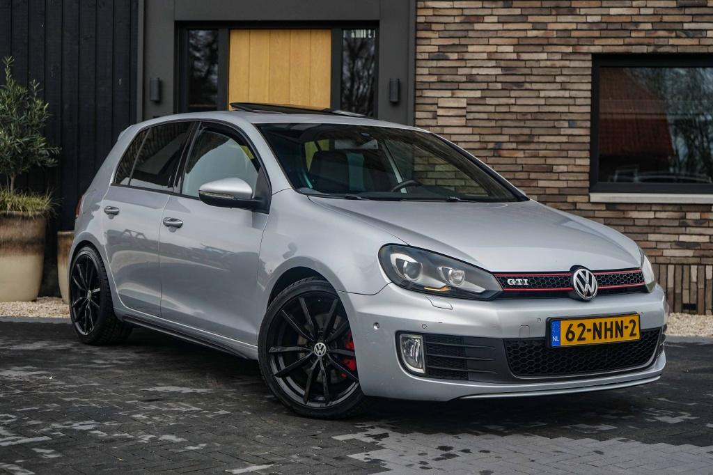Volkswagen Golf 2.0 GTI DSG F1 Pano/DCC/R-CAM/NL-auto, Auto's, Automaat, Euro 5, Gebruikt, 4 cilinders