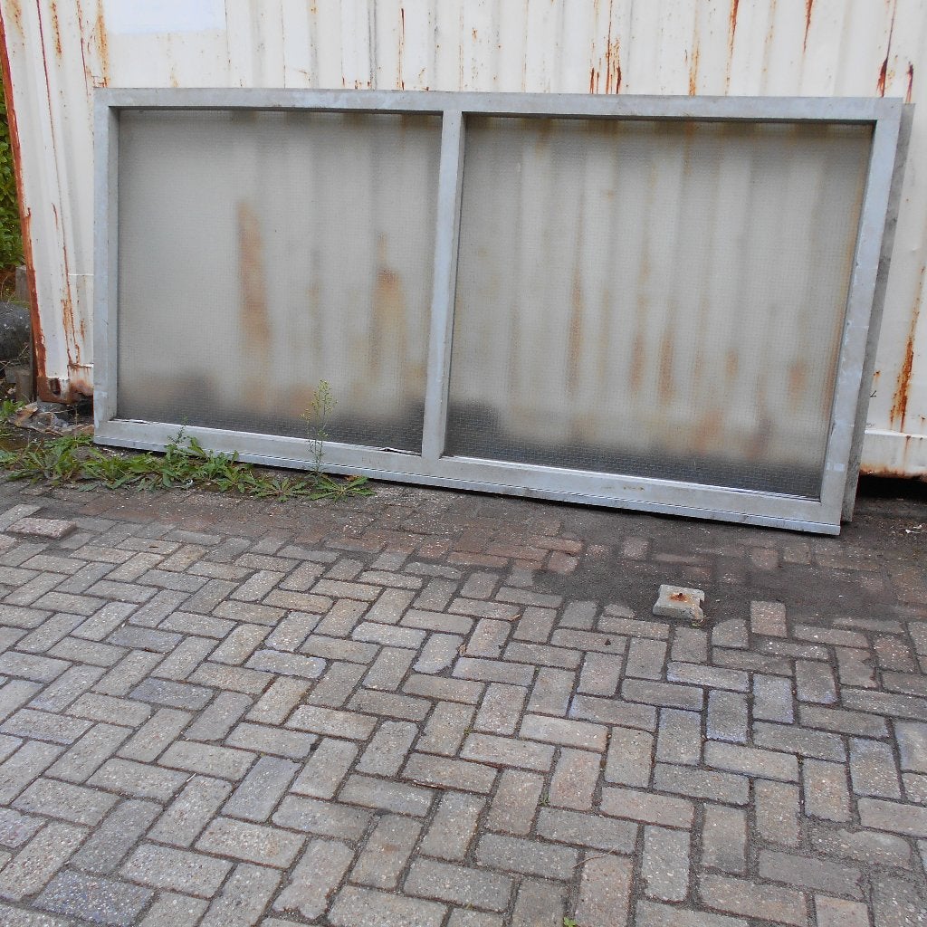 RAAMKOZIJN MERANTI MET DRAADGLAS, Ophalen, Gevelraam of Ruit, 120 tot 160 cm, Zo goed als nieuw