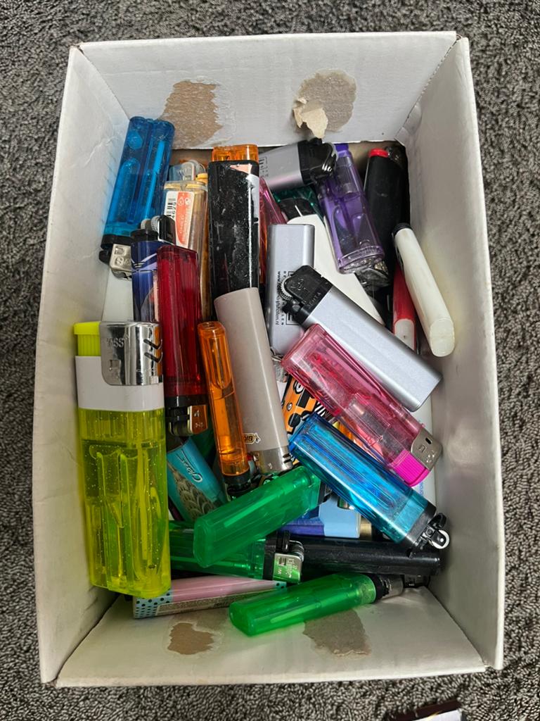 Aanstekers, Verzamelen, Rookartikelen, Aanstekers en Luciferdoosjes, Ophalen, Aansteker