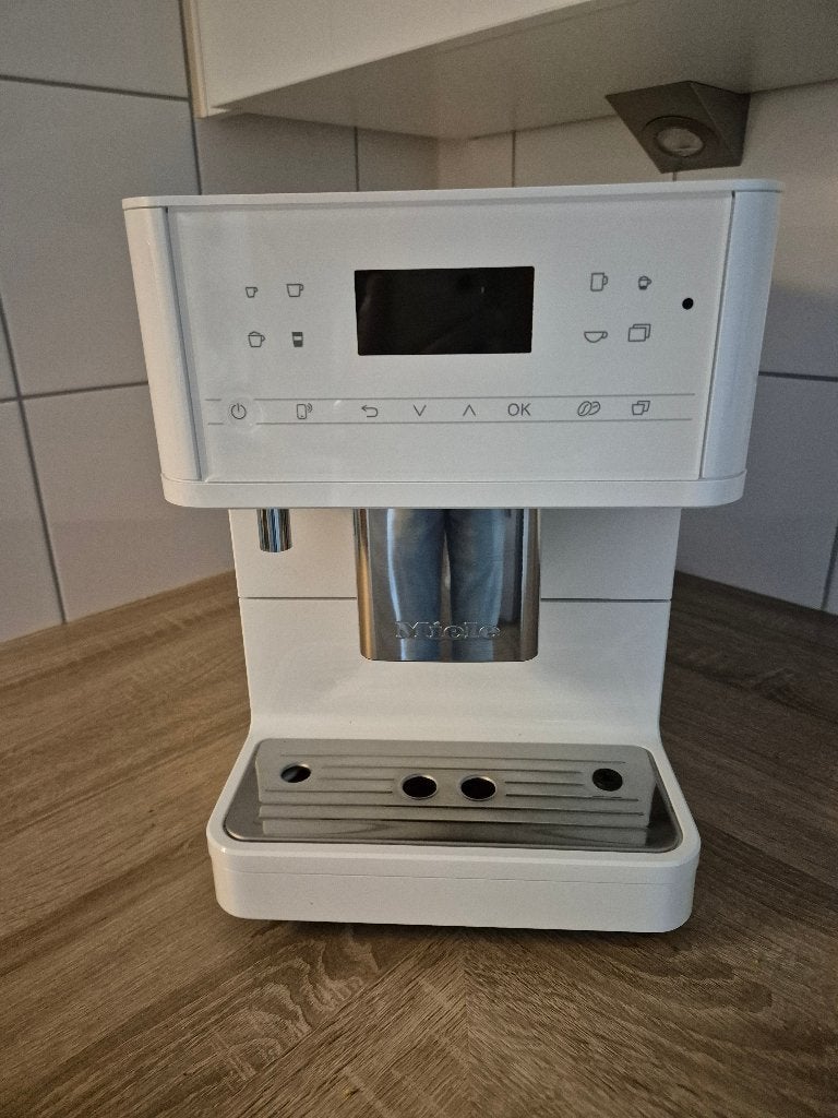Te Koop Koffiemachine Miele CM6160, Witgoed en Apparatuur, Ophalen, Afneembaar waterreservoir, 10 kopjes of meer, Koffiemachine