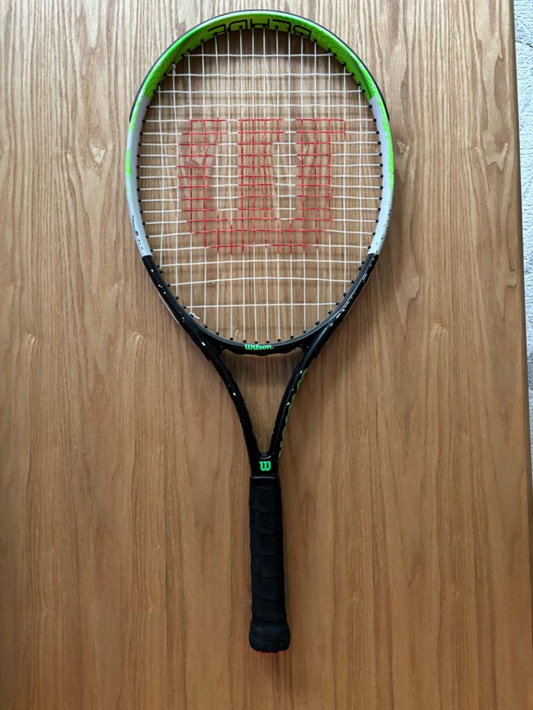 Wilson Blade Feel 25 Tennisracket - Zo goed als nieuw, Sport en Fitness, Tennis, Ophalen of Verzenden, Gebruikt, Racket, Wilson