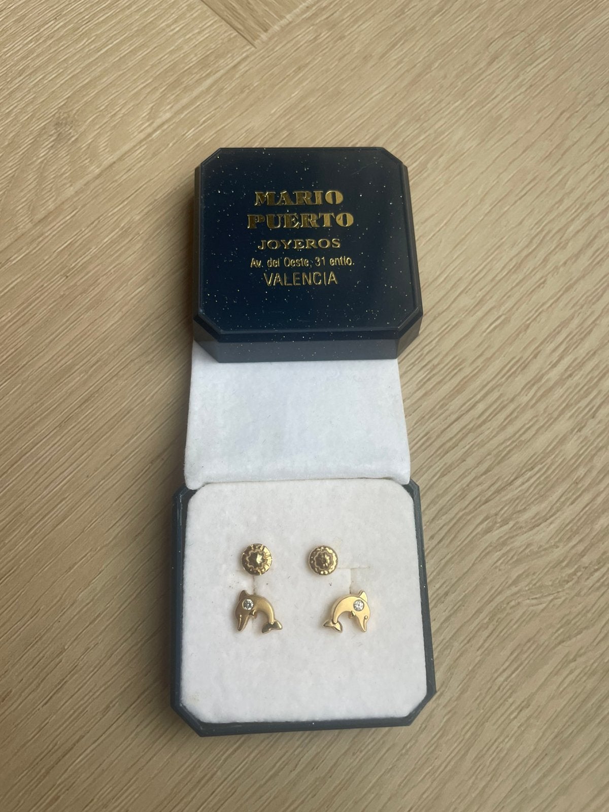Gouden dolfijn oorbellen 18karaat, Sieraden, Tassen en Uiterlijk, Oorbellen, Ophalen of Verzenden, Zo goed als nieuw, Goud