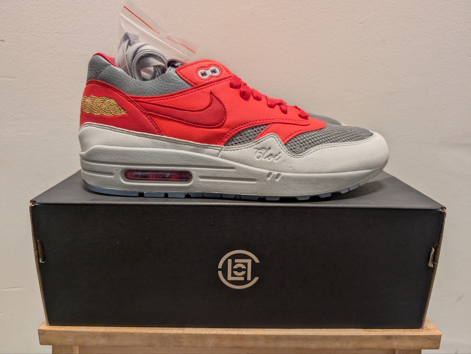 Nike Air Max 1 CLOT Kiss of Death Solar Red 43, Kleding | Heren, Schoenen, Nike air max, Overige kleuren, Nieuw, Ophalen of Verzenden
