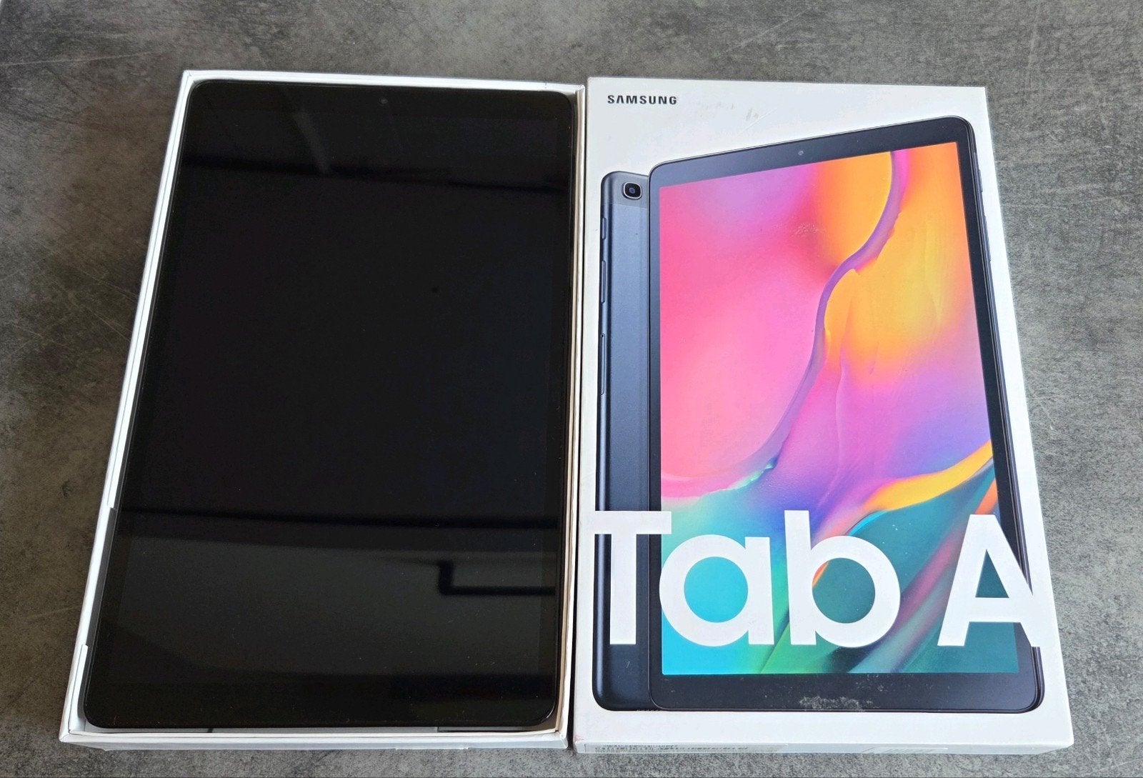 Samsung Galaxy Tab A 10.1 (2019) SM-T515 + 2 hoesjes, 32 GB, Galaxy Tab A 10.1 (2019) SM-T515, Zo goed als nieuw, Samsung