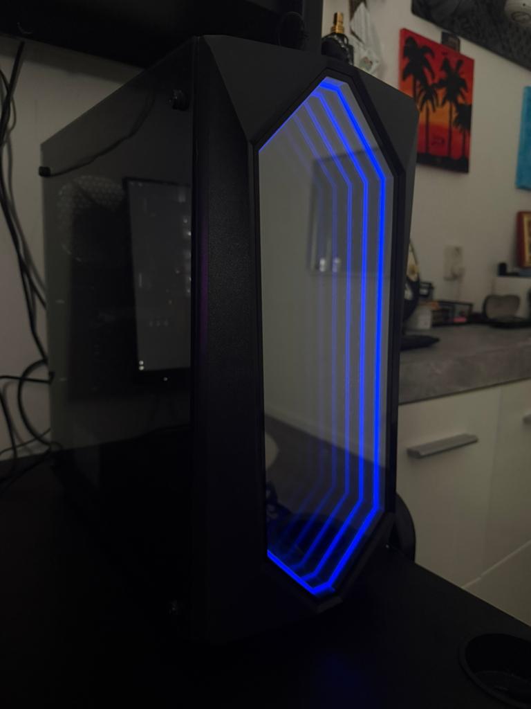 Te koop: nette Gaming PC met RTX 4060 – draait soepel., Computers en Software, Desktop Pc's, Ophalen, Virtual Reality, Zo goed als nieuw