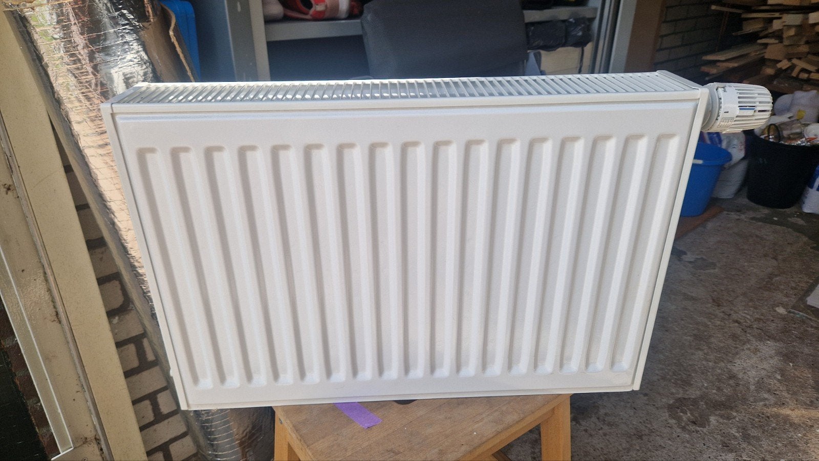 radiator met thermostaatknop, Doe-het-zelf en Verbouw, Verwarming en Radiatoren, Ophalen, 30 tot 80 cm, 500 tot 800 watt, Radiator