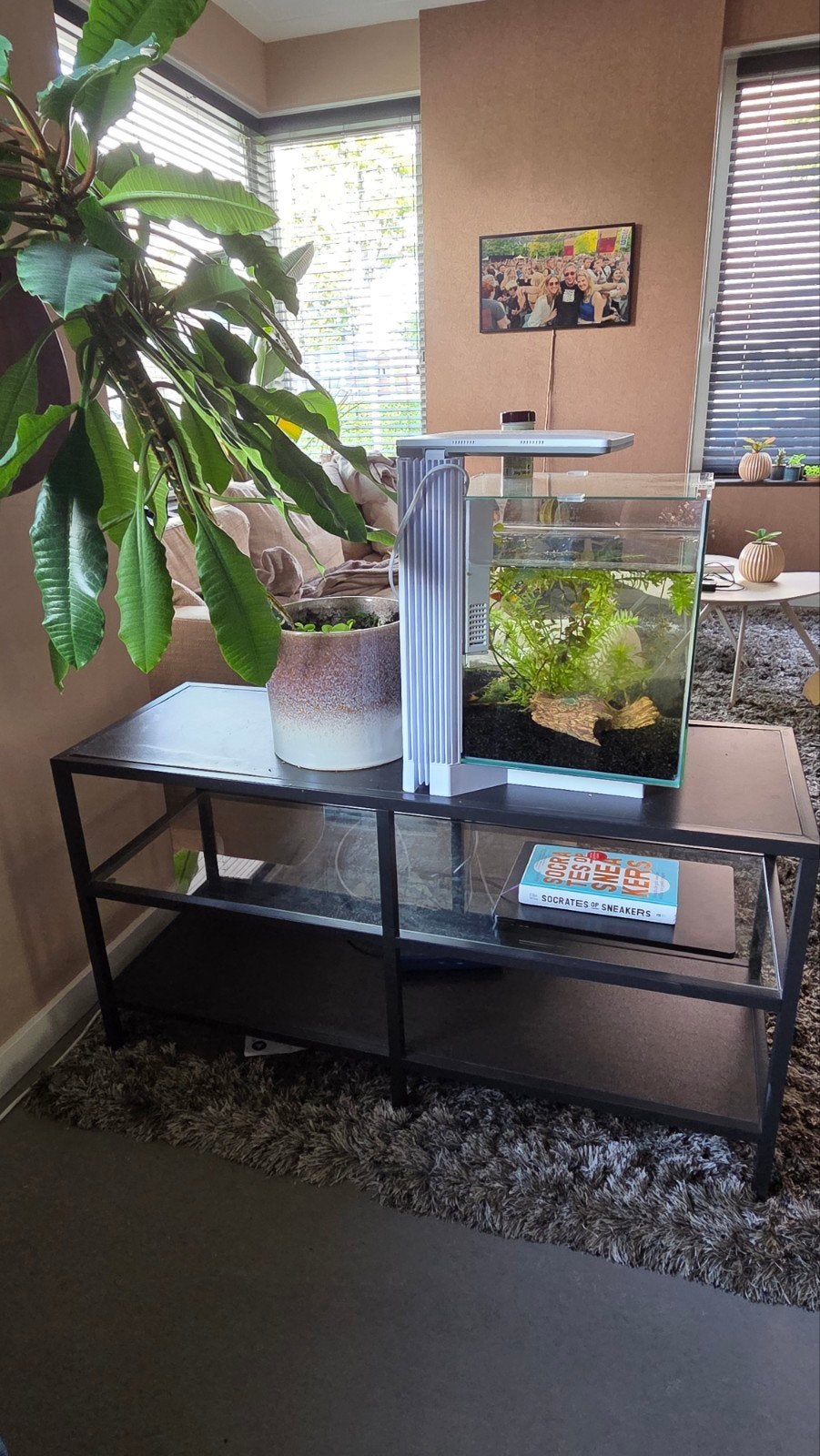 IKEA TV meubel met glasplaat - lichte vochtbolling, Gebruikt, 100 tot 150 cm, Ophalen of Verzenden, Minder dan 100 cm