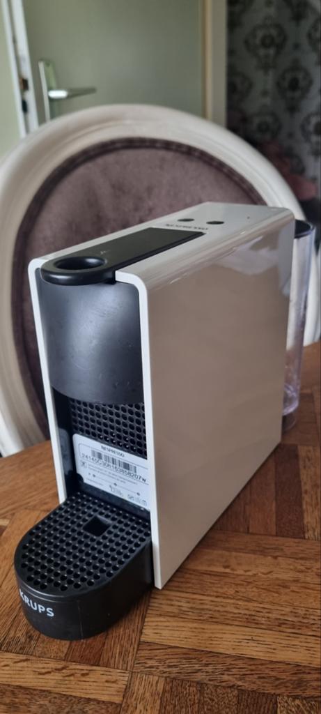 Krups Nespresso Essenza Mini - Compacte Koffiemachine, Espresso apparaat, Ophalen of Verzenden, Zo goed als nieuw, 1 kopje