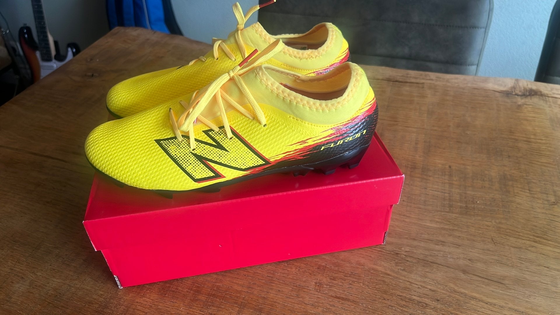 Gloednieuwe voetbalschoenen maat 38 1/2 van New Balance, Maat XS of kleiner, Ophalen of Verzenden, Schoenen