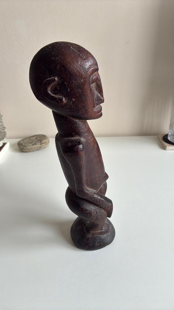 Afrikaans figuur/ houtsnijwerk - 32 cm, Antiek en Kunst, Kunst | Beelden en Houtsnijwerken, Ophalen of Verzenden, Handgemaakt