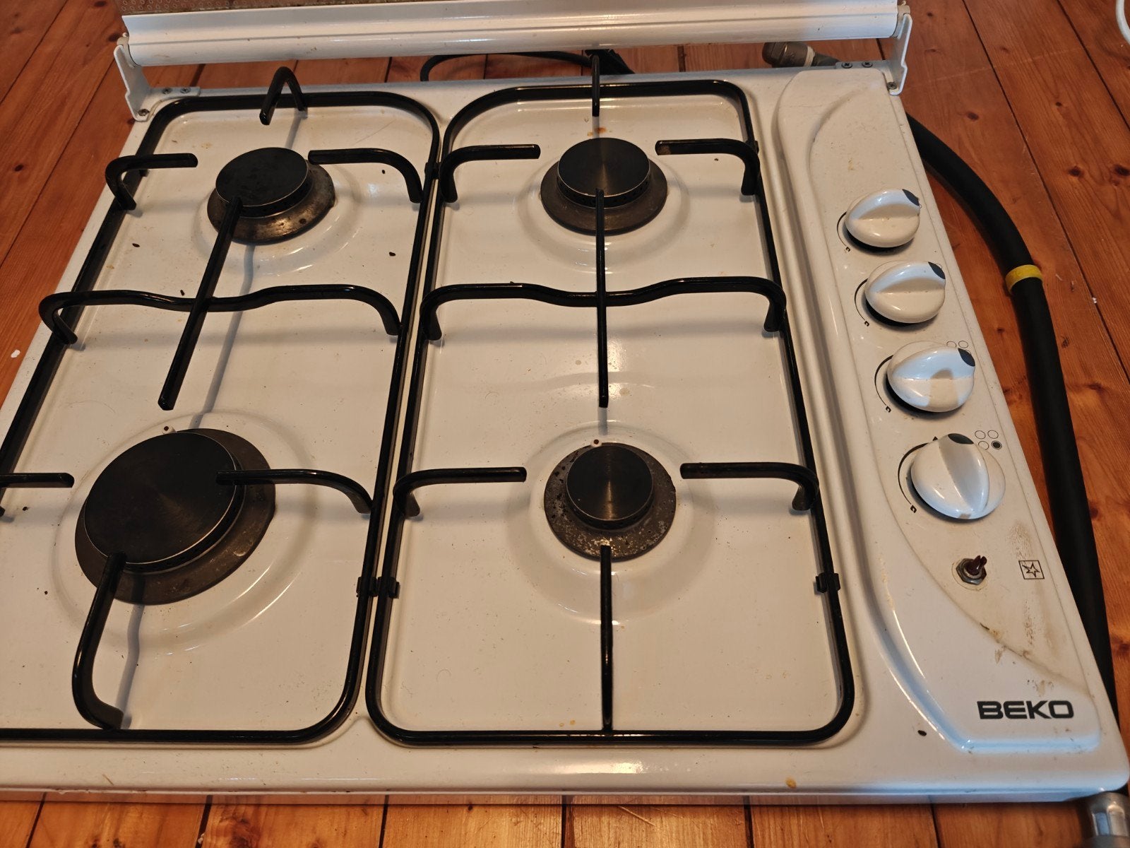 Beko gasfornuis met 4 pitten en glazen deksel, Witgoed en Apparatuur, Fornuizen, Gebruikt, Minder dan 85 cm, 60 cm of meer, Gas