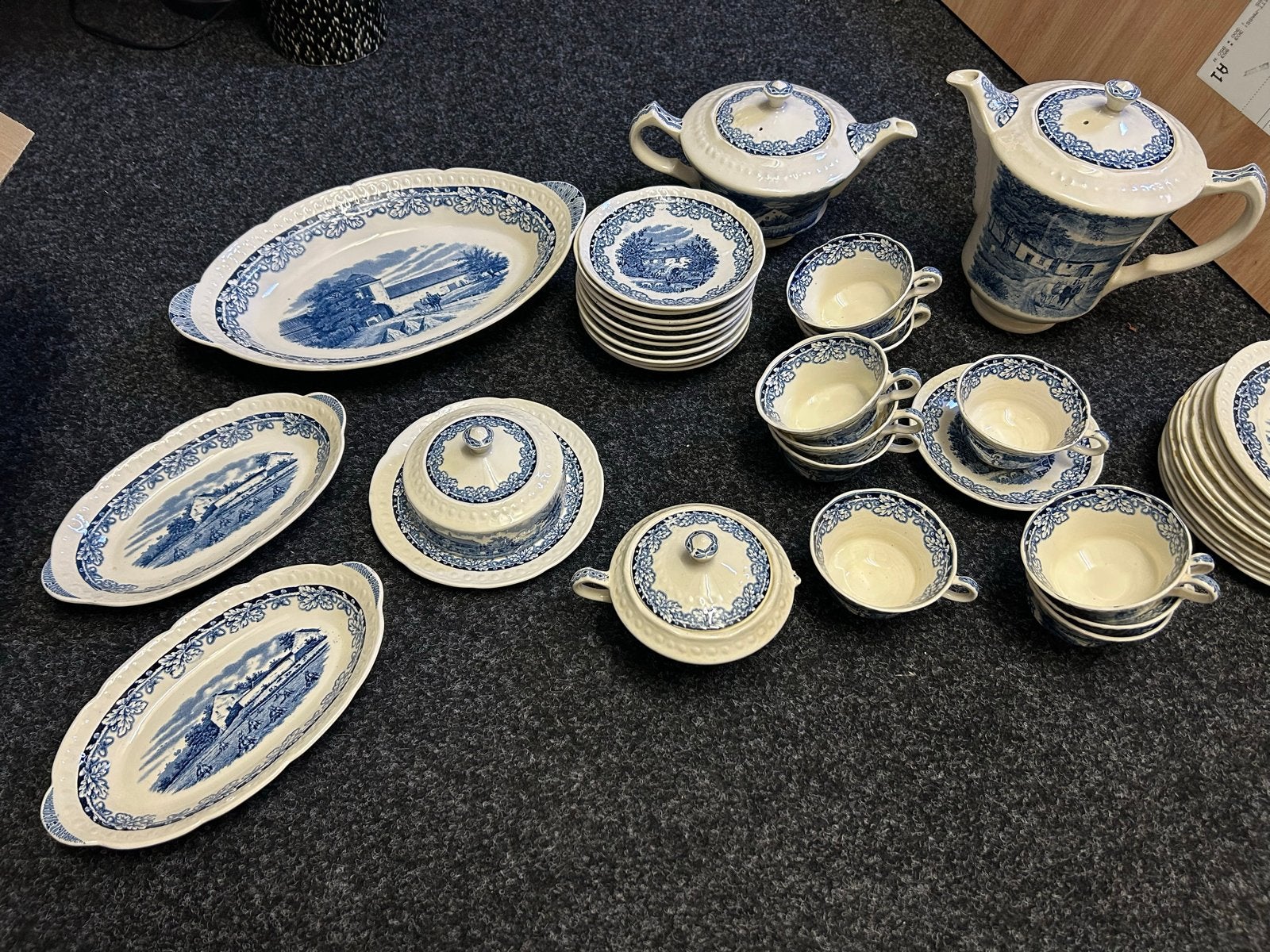 Boerenhoeve Servies - 68 jaar oud en in goede staat, Ophalen of Verzenden