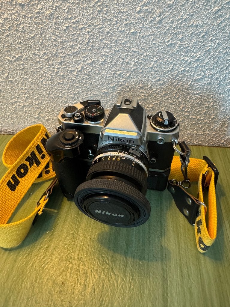 Prachtige analoge set: Nikon FE/FE2 + accessoires, Audio, Tv en Foto, Fotocamera's Analoog, Ophalen of Verzenden, Zo goed als nieuw