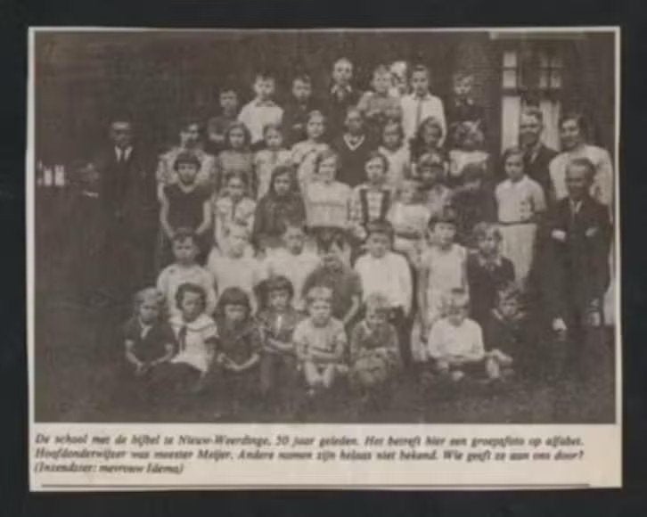 Knipsel Nieuw-Weerdinge School met de Bijbel 1934., Ophalen of Verzenden, Zo goed als nieuw
