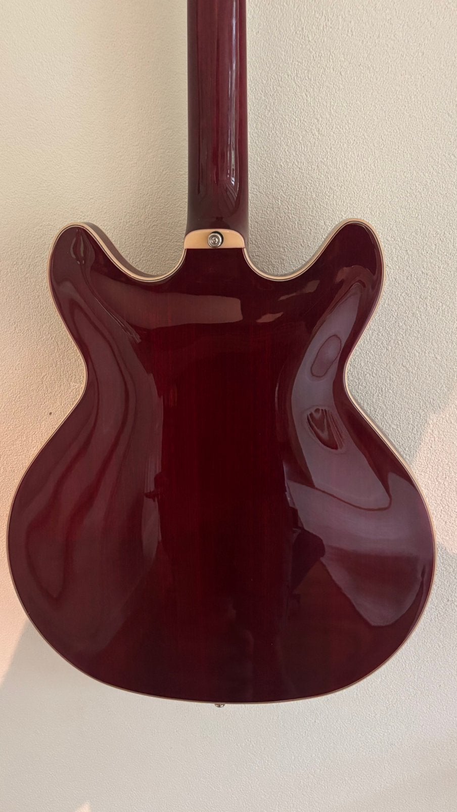 Foto 6 van Guild Starfire Linkshandig Cherry Red _ Basgitaar Lefty