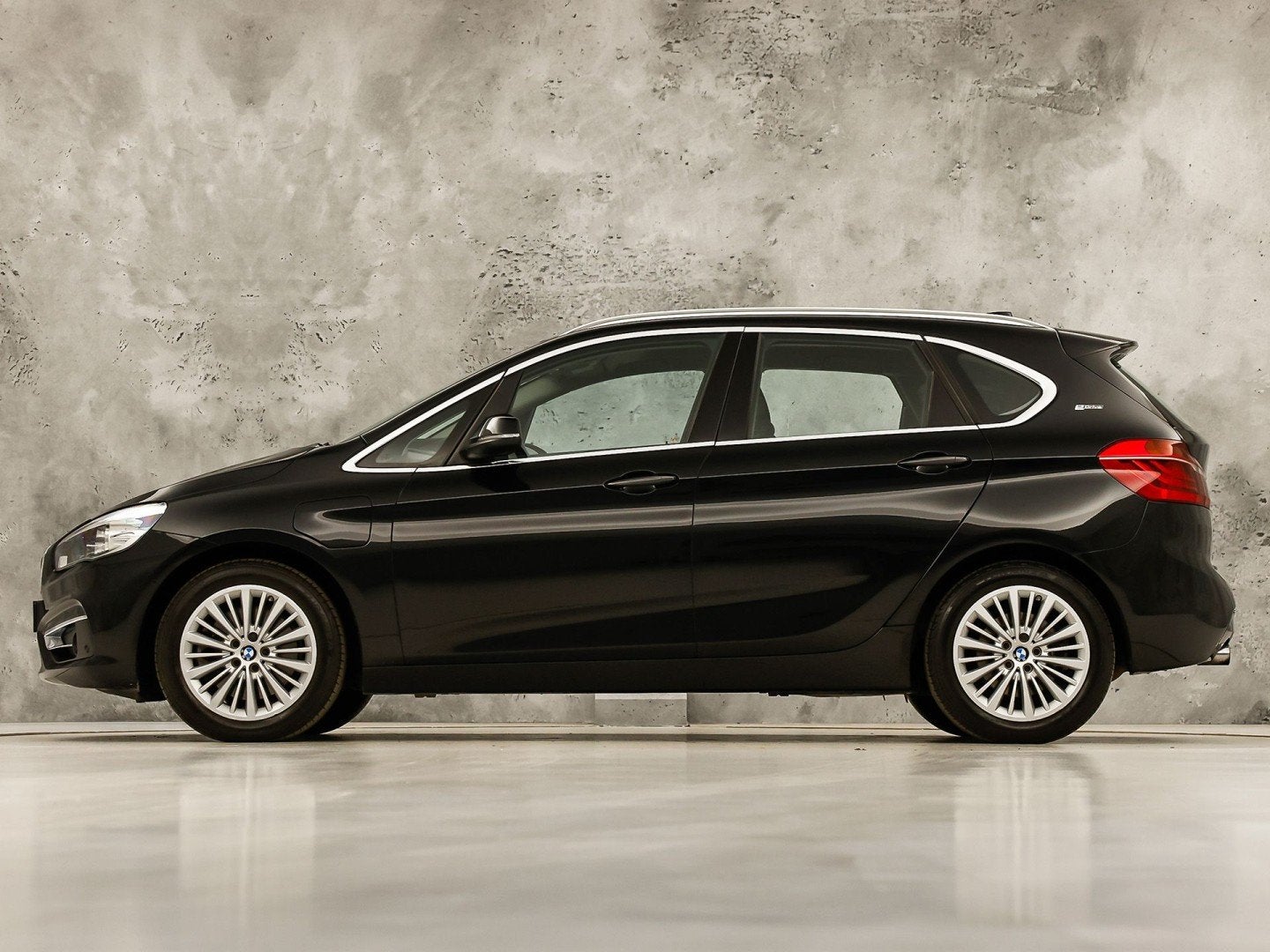 BMW 2 Serie 225xe Sport High Executive xDrive 225Pk Automaat, Auto's, Automaat, Gebruikt, Zwart, Bedrijf