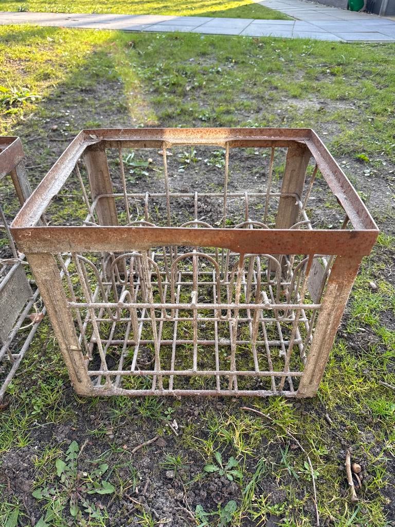 Metalen flessen krat, Huis en Inrichting, Woonaccessoires | Kisten, Ophalen of Verzenden, Gebruikt, Metaal, Minder dan 50 cm