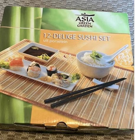 Nieuw 12 delig sushi set porseleinen servies	€ 5,00, Ophalen of Verzenden, Nieuw, Porselein, Overige stijlen