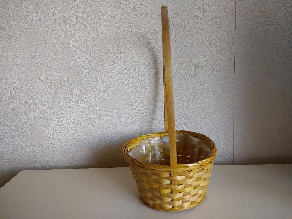 Ronde rieten mand met hengsel 18 cm in doorsnede, Huis en Inrichting, Woonaccessoires | Schalen en Manden, Mand, Rond, Ophalen of Verzenden