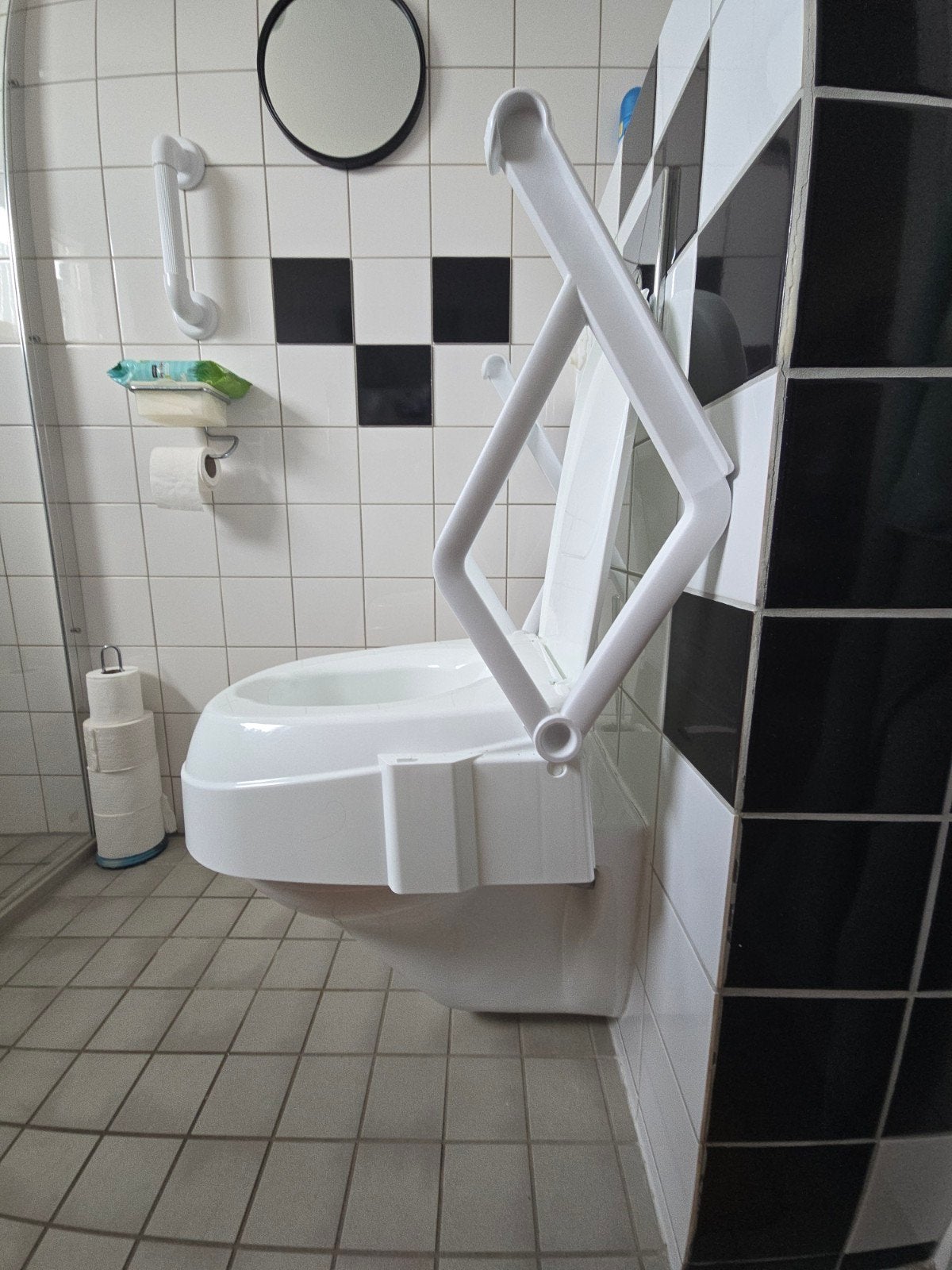 Toiletverhoger met armsteunen. TSE 120 Plus. Aanpasbaar, Ophalen of Verzenden