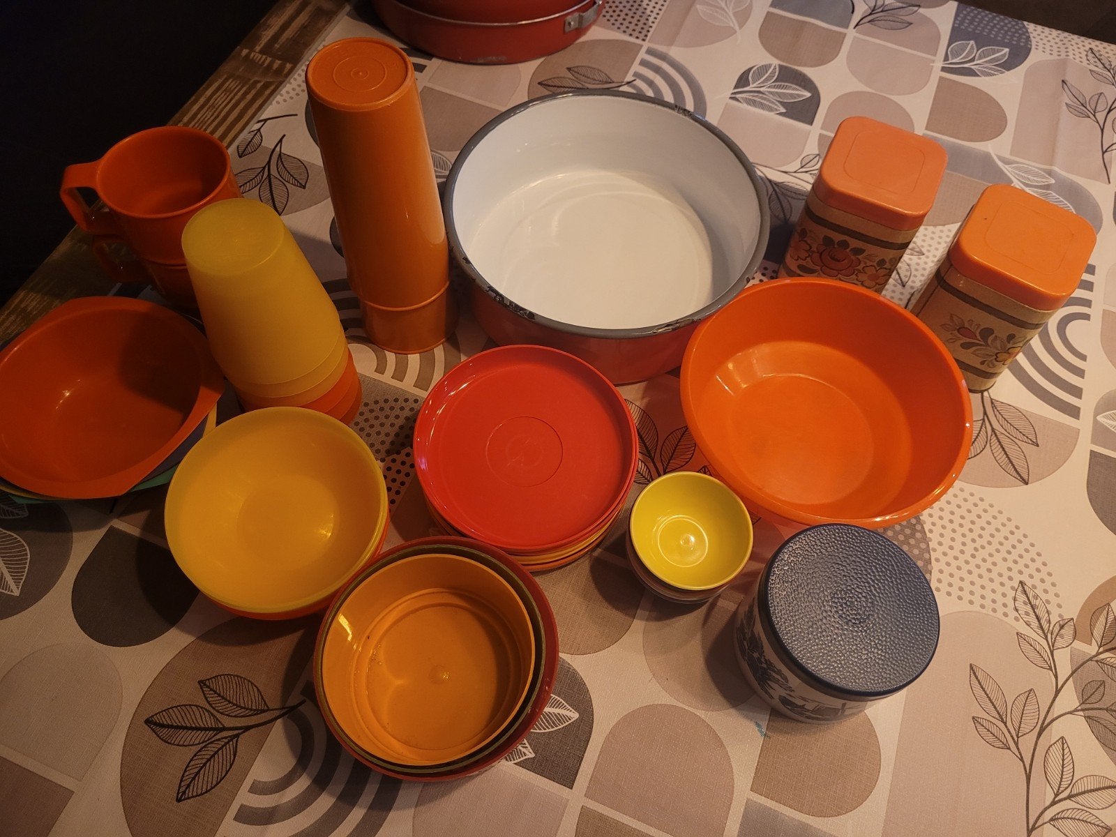 Vintage rood geel oranje servies, o.a. Mepal, Antiek en Kunst, Antiek | Servies los, Ophalen of Verzenden