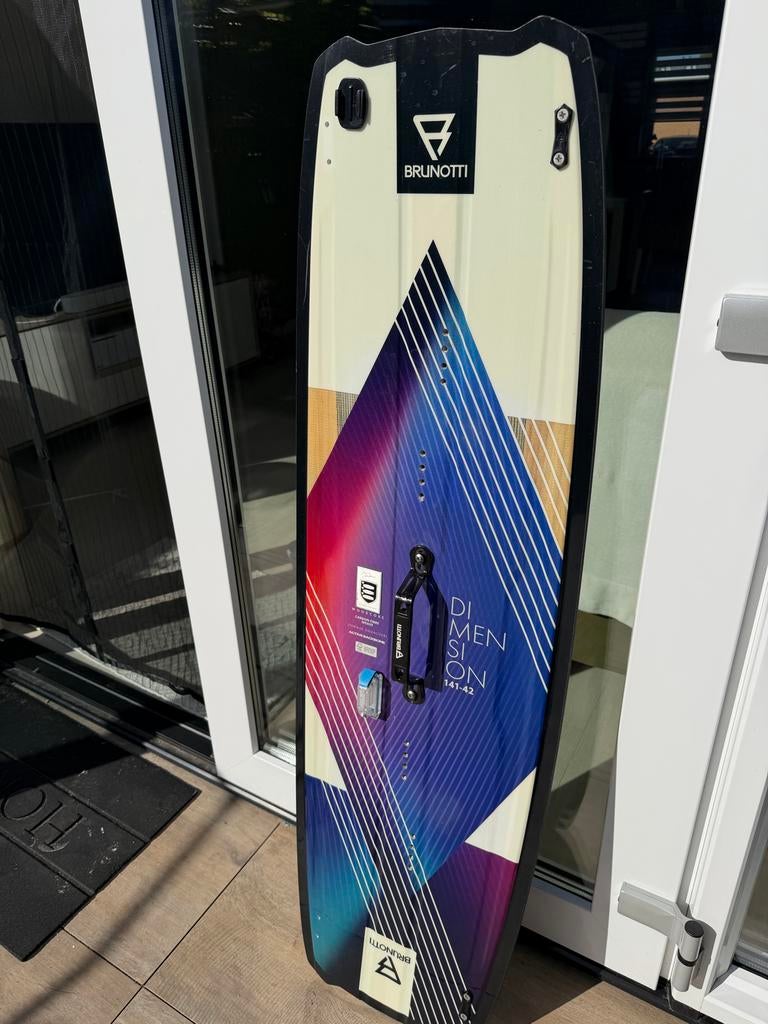 Brunotti Dimension 141-42 - Perfect board voor beginners, Watersport en Boten, Kitesurfen, Twintip, Ophalen, Gebruikt, Kiteboard