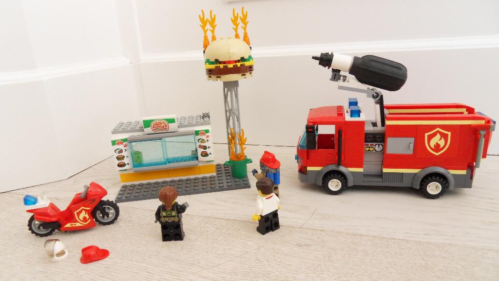 Lego : 60214 Brand bij het hamburgerrestaurant City, Lego, Ophalen of Verzenden, Inclusief minifiguren, City