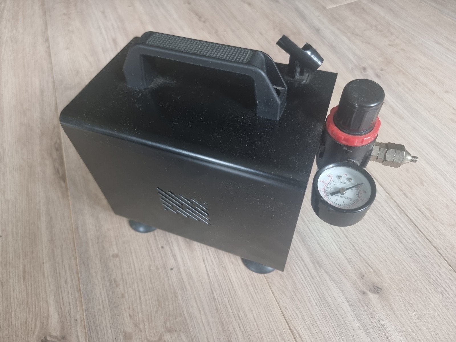 Compacte Airbrush Compressor met Manometer, Gebruikt, Ophalen of Verzenden, Minder dan 200 liter/min, Minder dan 6 bar