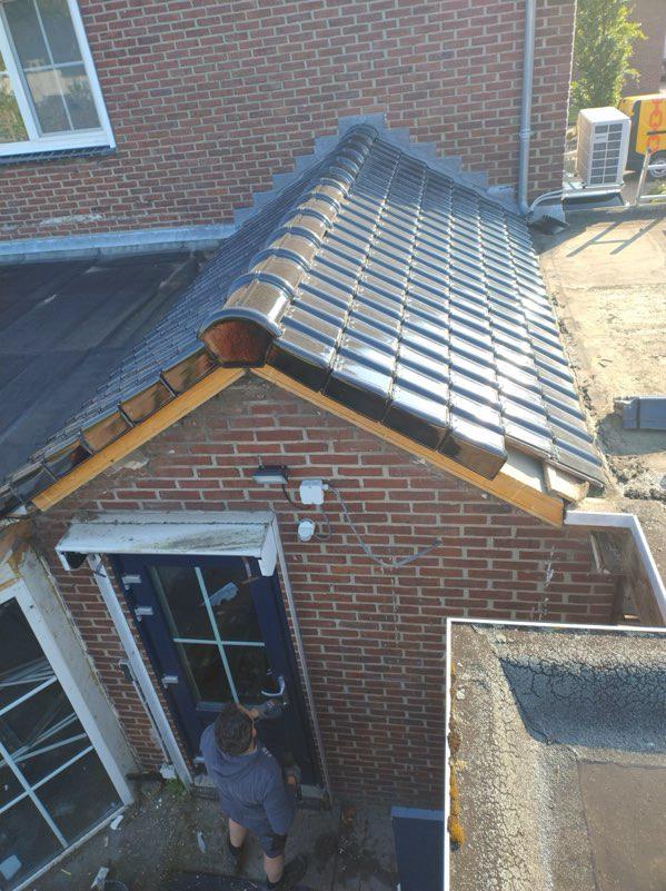 Zwarte dakpannen, geglazuurd, Ophalen, 10 tot 15 m², Steen of Klei, Zwart