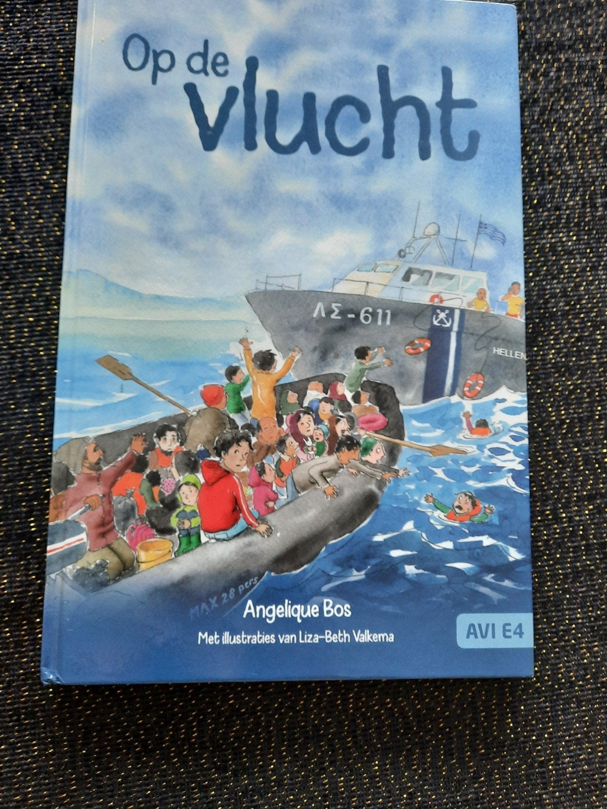 Op de vlucht - Angelique Bos (hardcover, nieuwstaat), Ophalen of Verzenden, Zo goed als nieuw