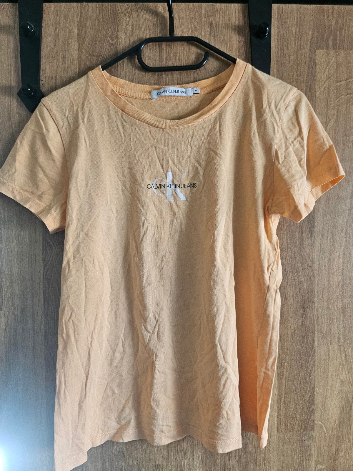 Calvin Klein Jeans T-shirt - Maat M - Oranje, Maat 38/40 (M), Oranje, Ophalen of Verzenden, Zo goed als nieuw