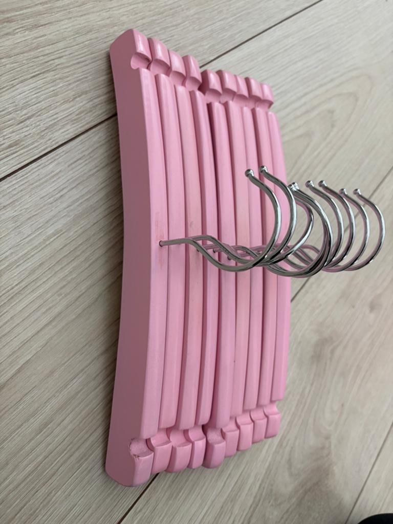 Roze houten babyhangers 9 stuks, Ophalen of Verzenden, Zo goed als nieuw